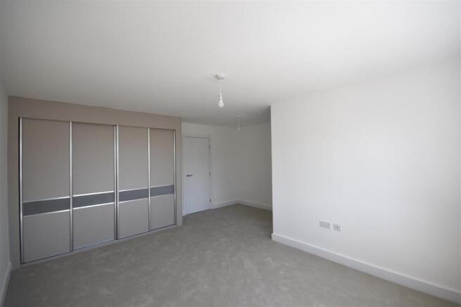 4 bed Detached for sale Image 5