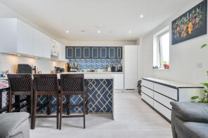 Flat 42, 1d Silverhall House, Alexandra Road, Hounslow TW3 1FZ