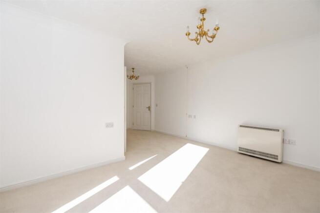 Apt 9 Bridgewater Court_4.jpg