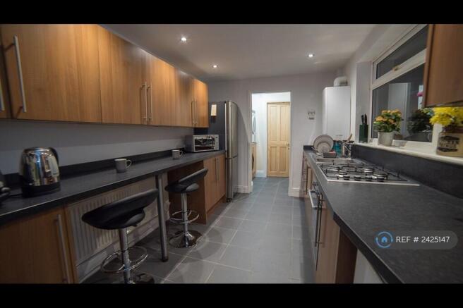 1 bed House Share to rent Image 4