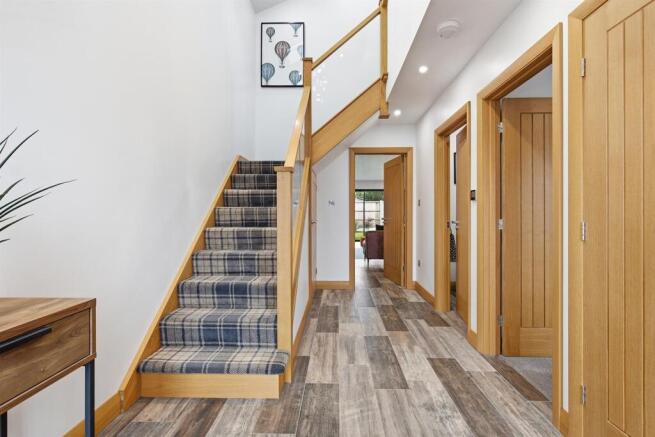 4 bed Link Detached House for sale Image 5