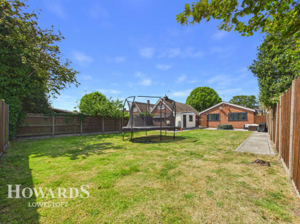 Harrington Avenue, Gunton photo 4