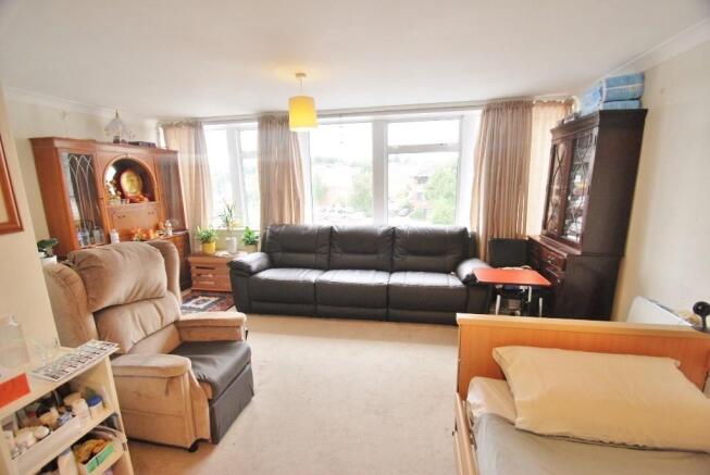 Sitting room/dining 