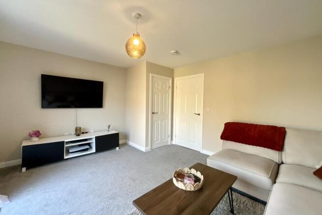 3 bed Semi-Detached for sale Image 4