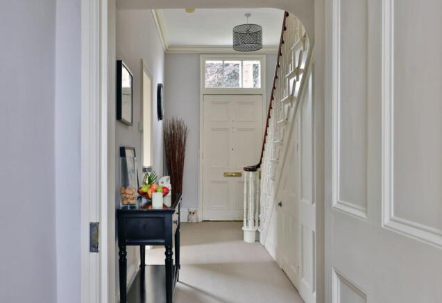 6 bed Detached for sale Image 11