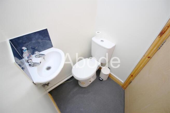 4 bed House to rent Image 4