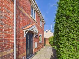 2, Featherstone Drive, Featherstone, Pontefract WF7 6FH