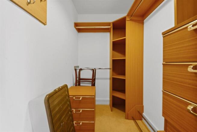 Walk in wardrobe .jpg