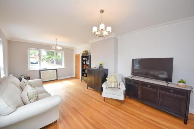 5 bed Detached for sale Image 7
