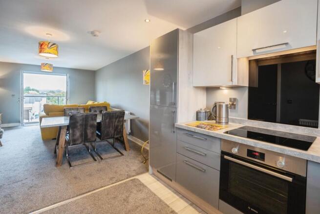 2 bed Apartment for sale Image 5