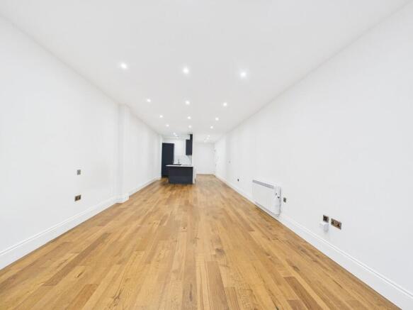 CAM04693G0-PR0033...