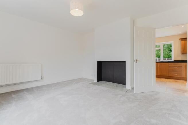 7 Regent Close, Burton-8.jpg