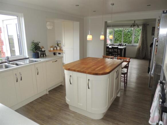 Kitchen: