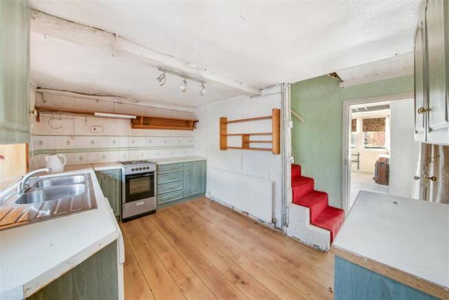 KITCHEN 2.jpg