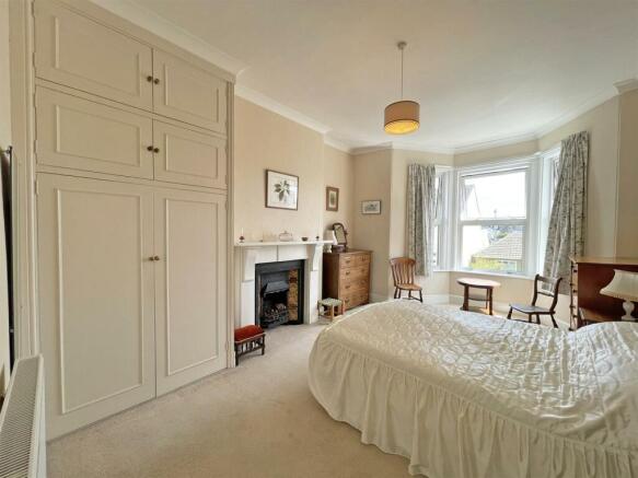Gifford Terrace Road 68 - Bed 1.jpg