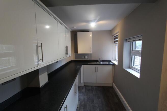 3 bed Terraced to rent Image 5