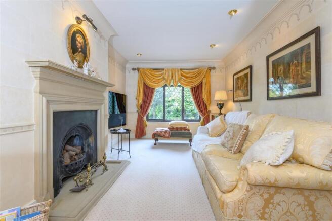 5 bed Detached for sale Image 10