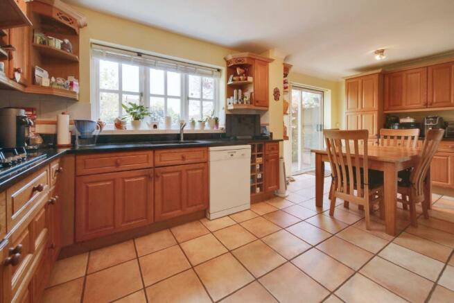 Kitchen Diner (Portal Size).jpg