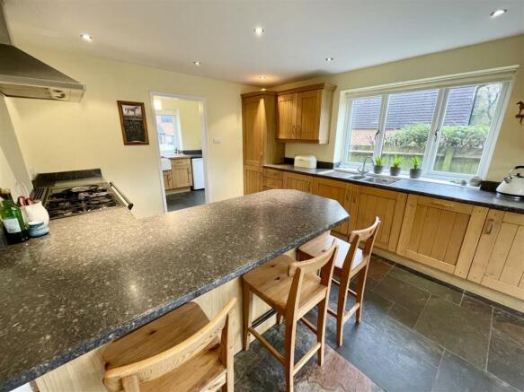 KITCHEN2.jpg