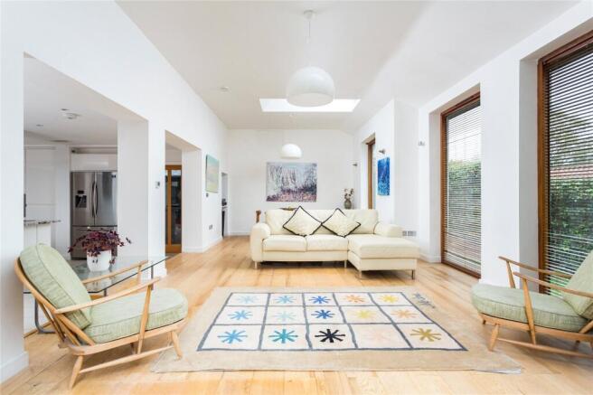 4 bed Detached for sale Image 7