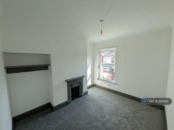 2 bed Terraced to rent Image 7