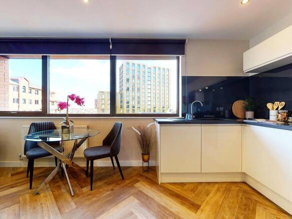 2 bed Apartment to rent Image 5