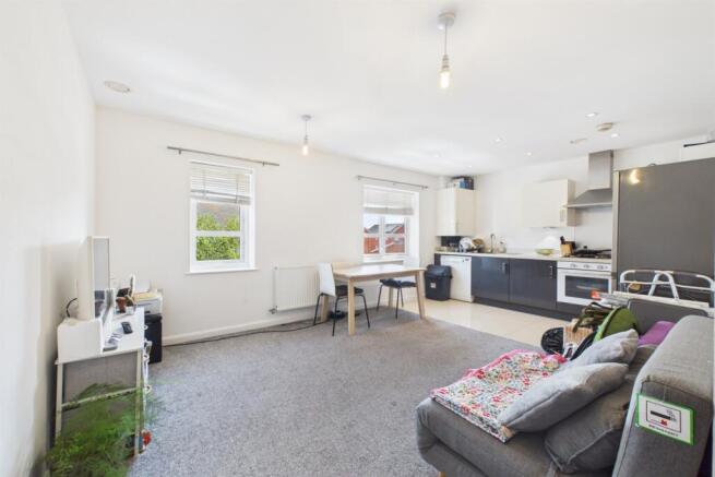 Living Room / Kitche