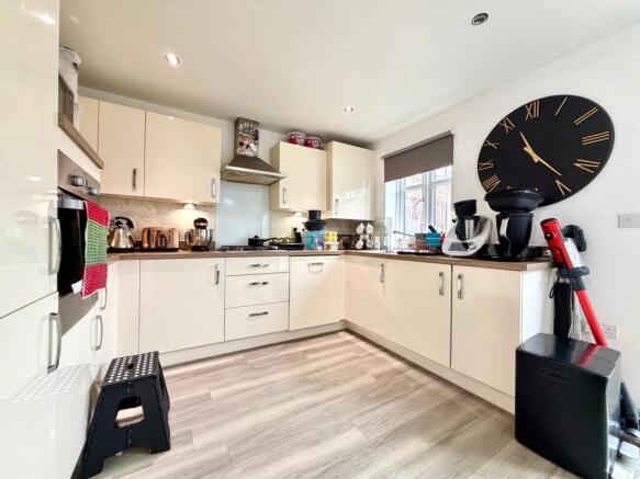 Cicero Crescent, Fairfields, Milton Keynes, MK11 photo 4