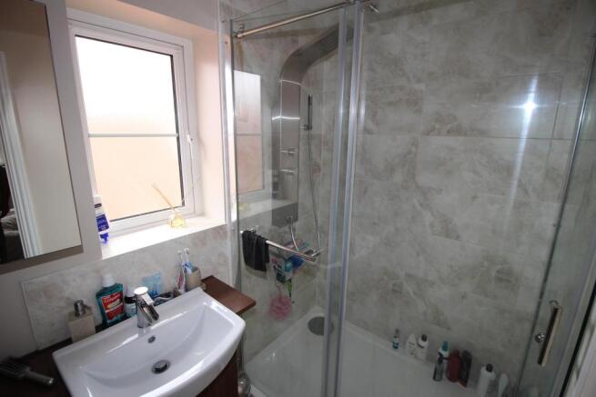 En suite detail