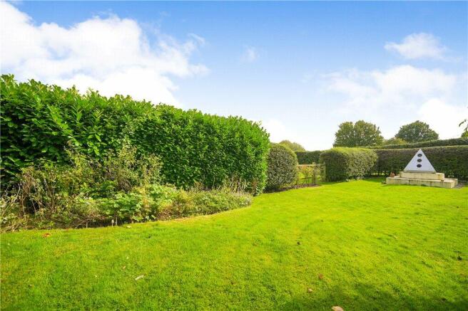 Lawned Gardens