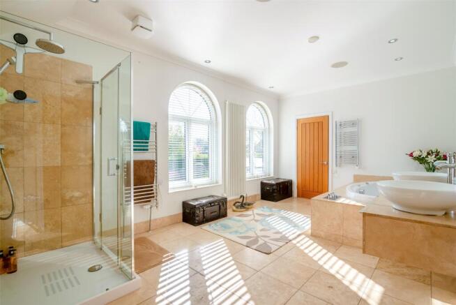 4 bed Detached for sale Image 5