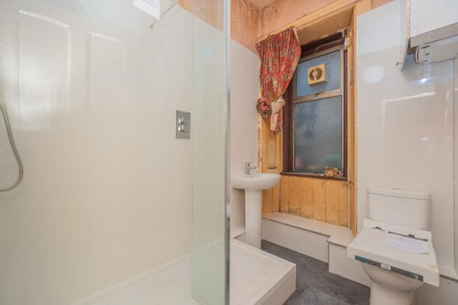 11. Bathroom.jpg
