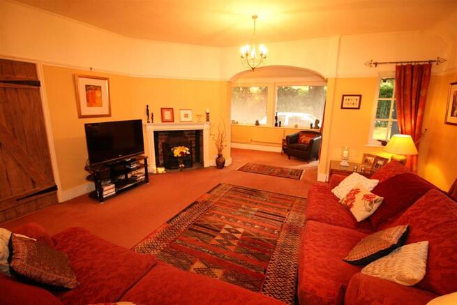sittingroom12.JPG