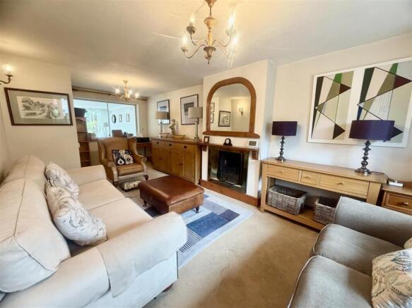 3 bed Semi-Detached for sale Image 4