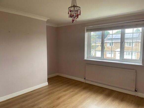 4 bed Detached to rent Image 11