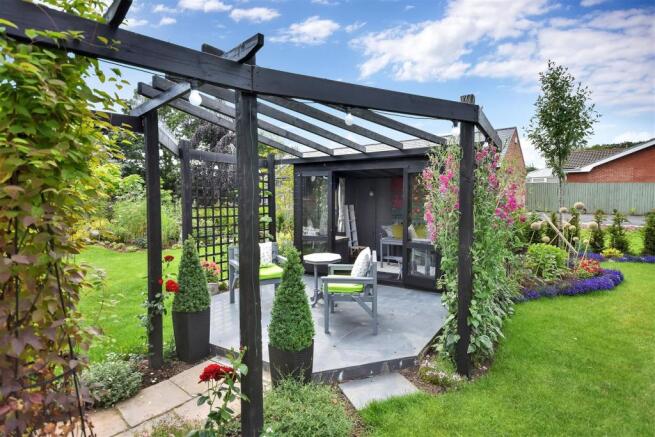 SUMMER HOUSE