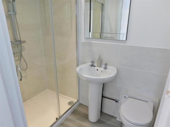EN SUITE.JPG