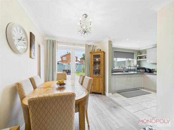 KITCHEN/DINING
