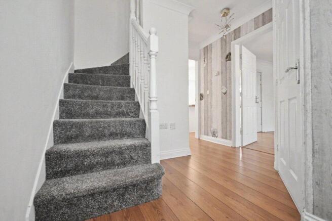 4 bed Detached for sale Image 10