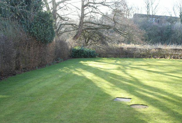Aspect Over Communal Grounds