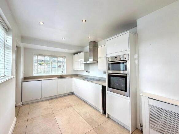 3 bed Semi-Detached for sale Image 6