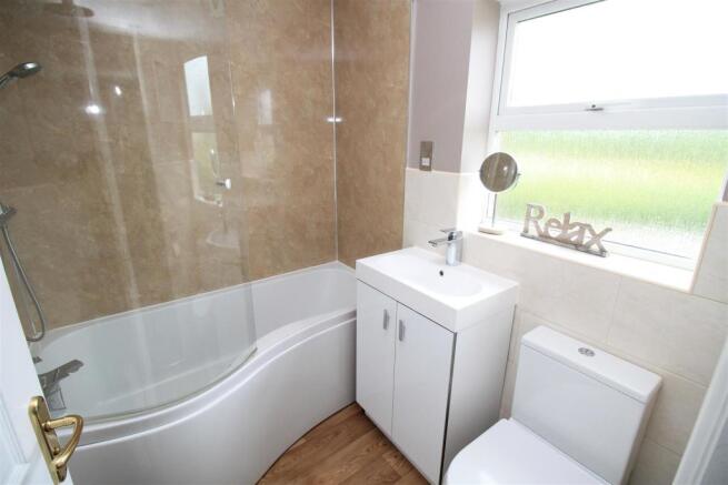 HOUSE BATHROOM/ W.C.