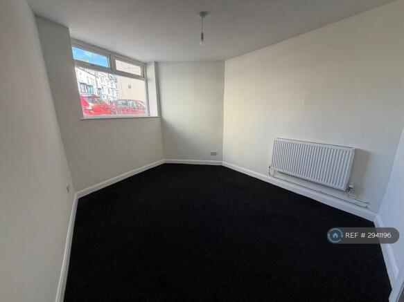 1 bed Flat to rent Image 2