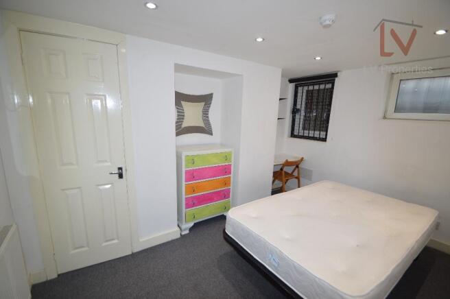 7 bed Terraced to rent Image 12