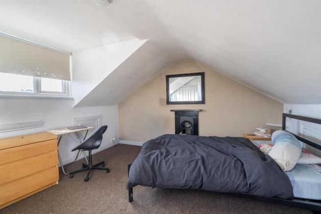 4 bed Town House for sale Image 8