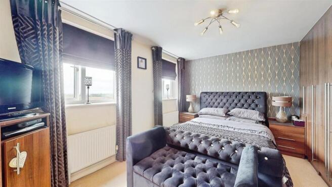 5 bed Detached for sale Image 9