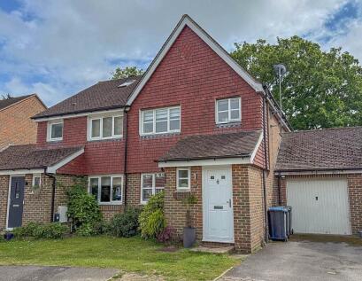 Dunlop Close, Sayers Common