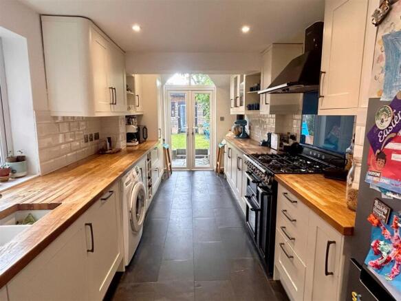 Kitchen 1.JPG
