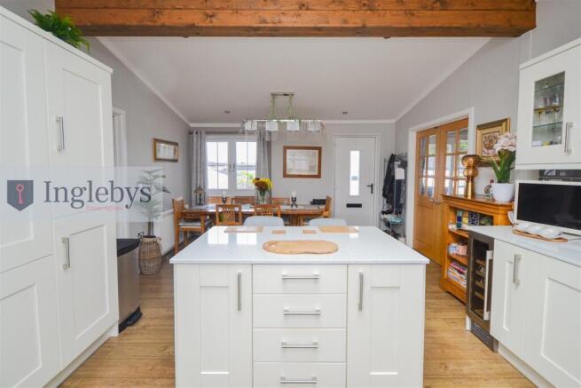 2 bed Park Home for sale Image 7