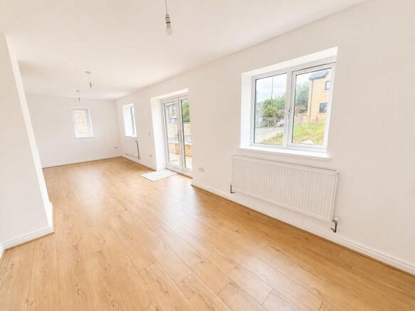 4 bed Detached for sale Image 6
